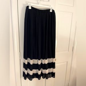 Pleated maxi skirt